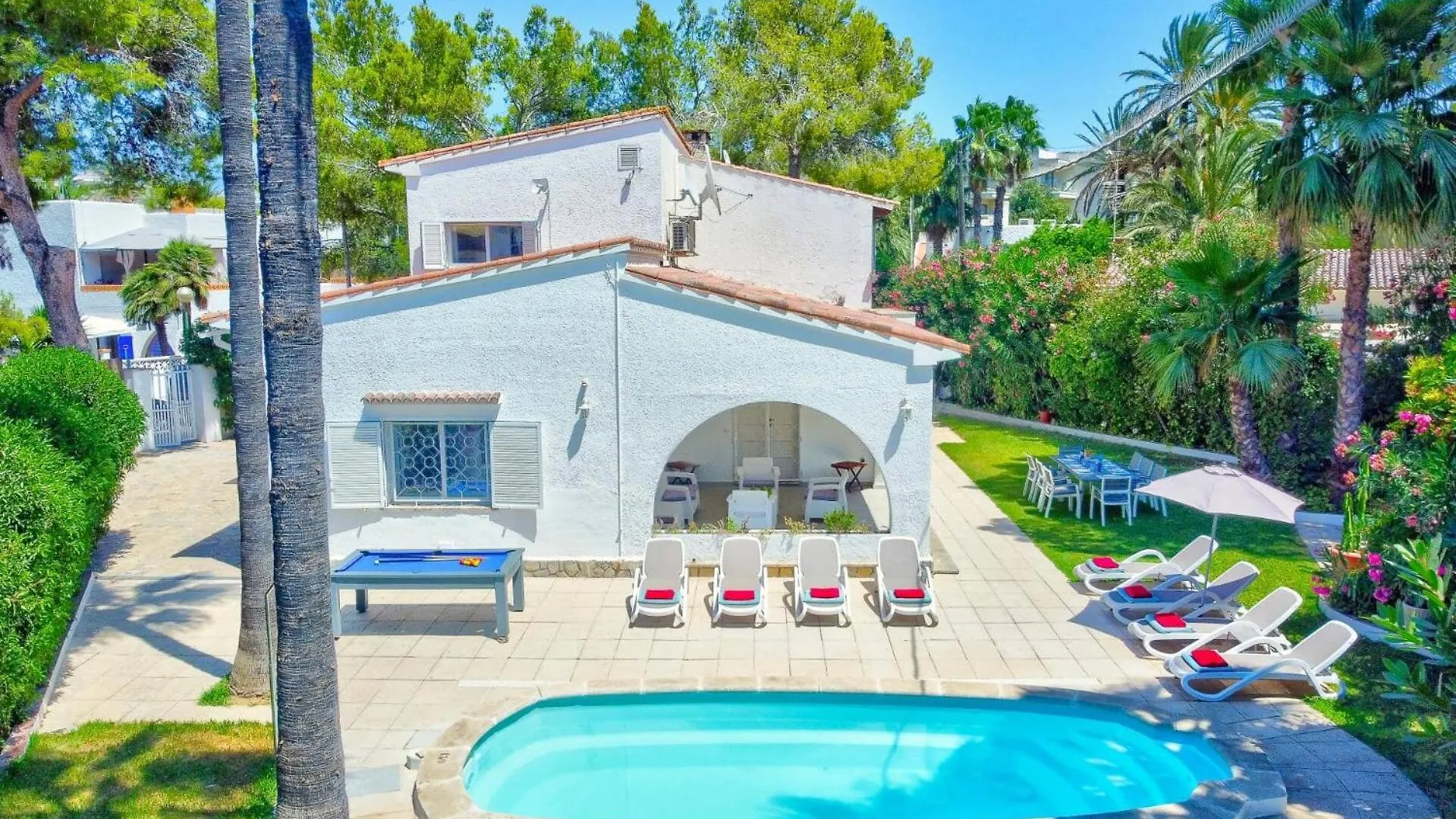 Villa Alcudia Beach By Villa Plus contacts